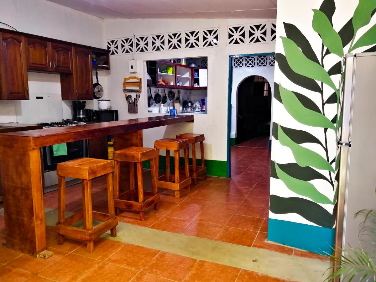 Hostal El Rio León Exterior foto