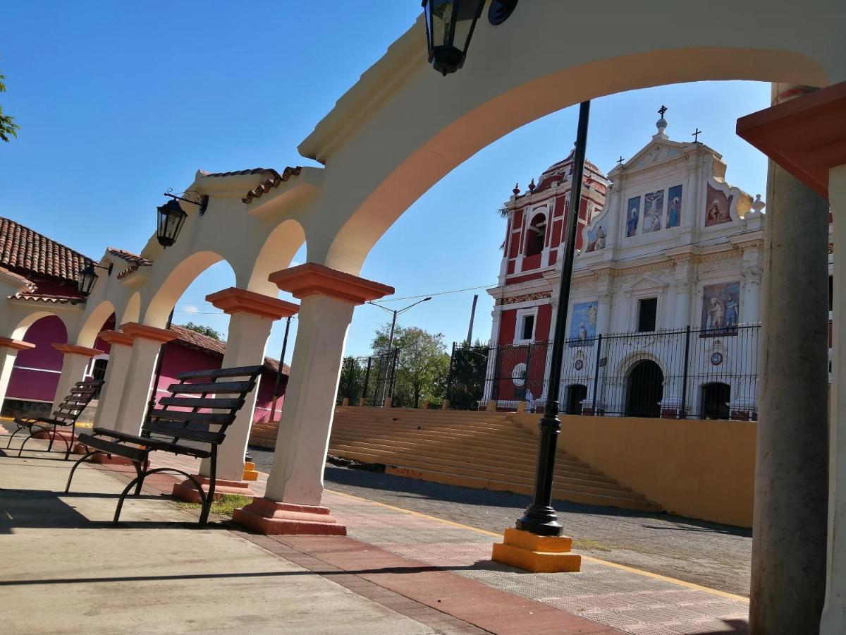 Hostal El Rio León Exterior foto