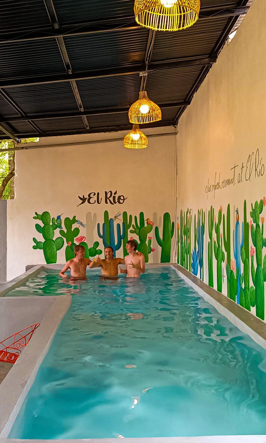 Hostal El Rio León Exterior foto